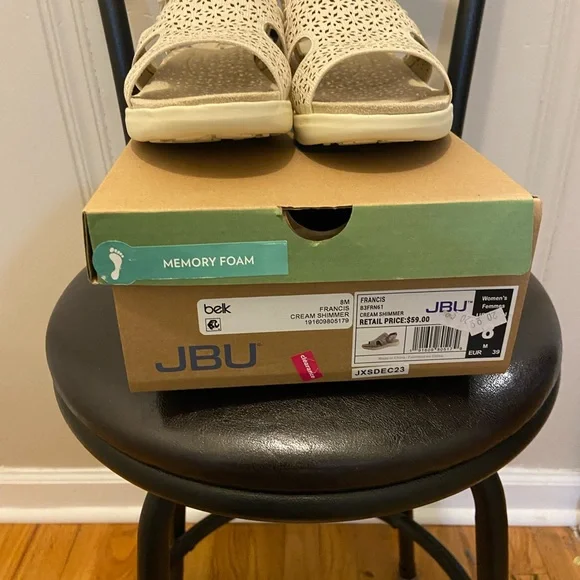 JBU Memory Foam Women's Cream Sandals 8M - Picture 6 of 6